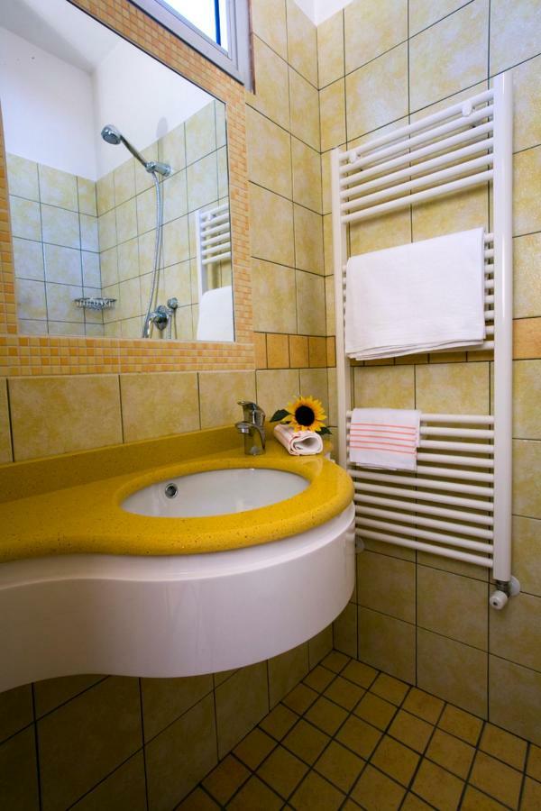 Hotel Andrea'S Rimini Esterno foto