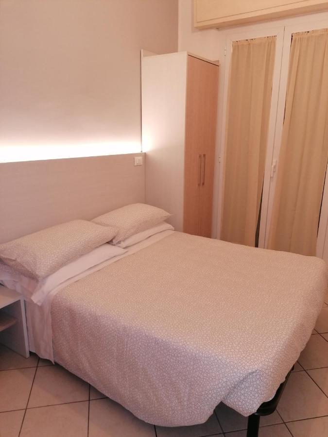 Hotel Andrea'S Rimini Esterno foto